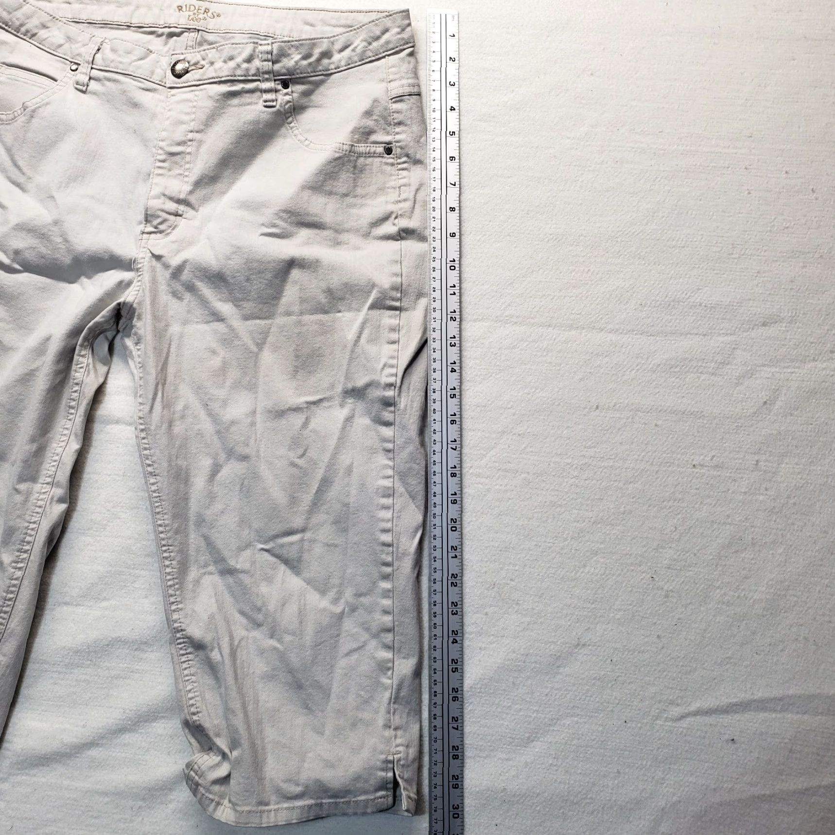 Lee Lee Riders Shorts Adult Size 18 Khaki Women's Bermuda Mid Rise Knee RN#130373 Size 40" / US 18 - 7 Thumbnail