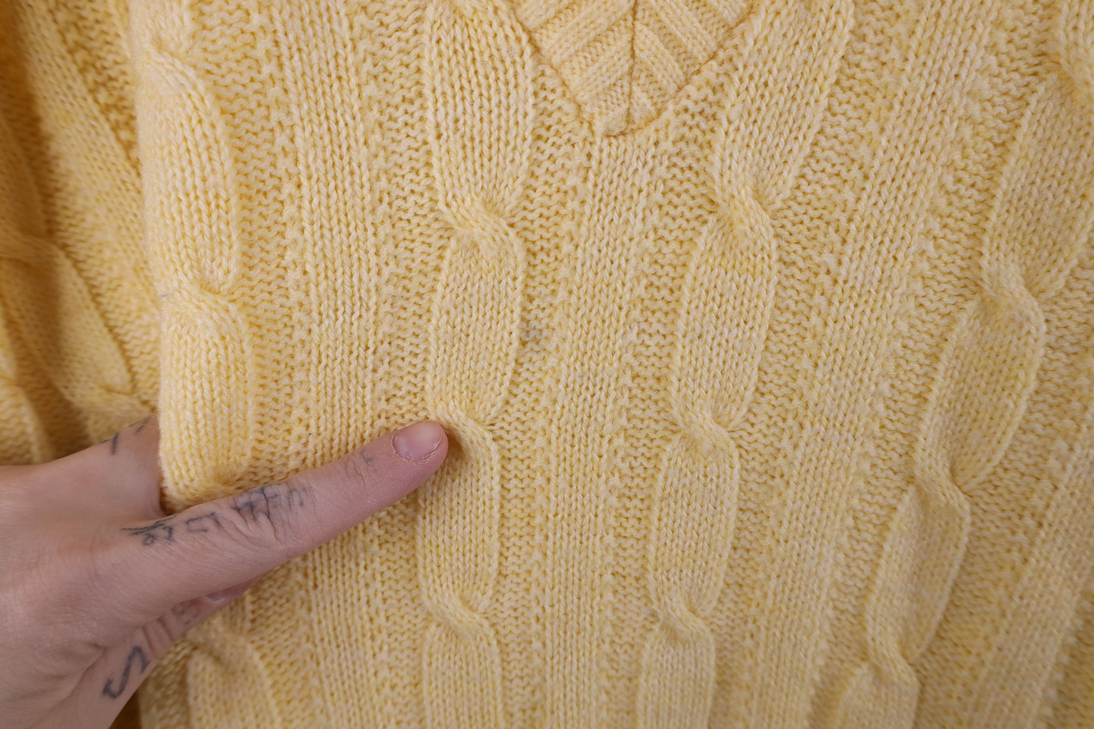 Vintage Vintage 70s Streetwear Cable Knit V-Neck Sweater Yellow USA Size US L / EU 52-54 / 3 - 4 Thumbnail