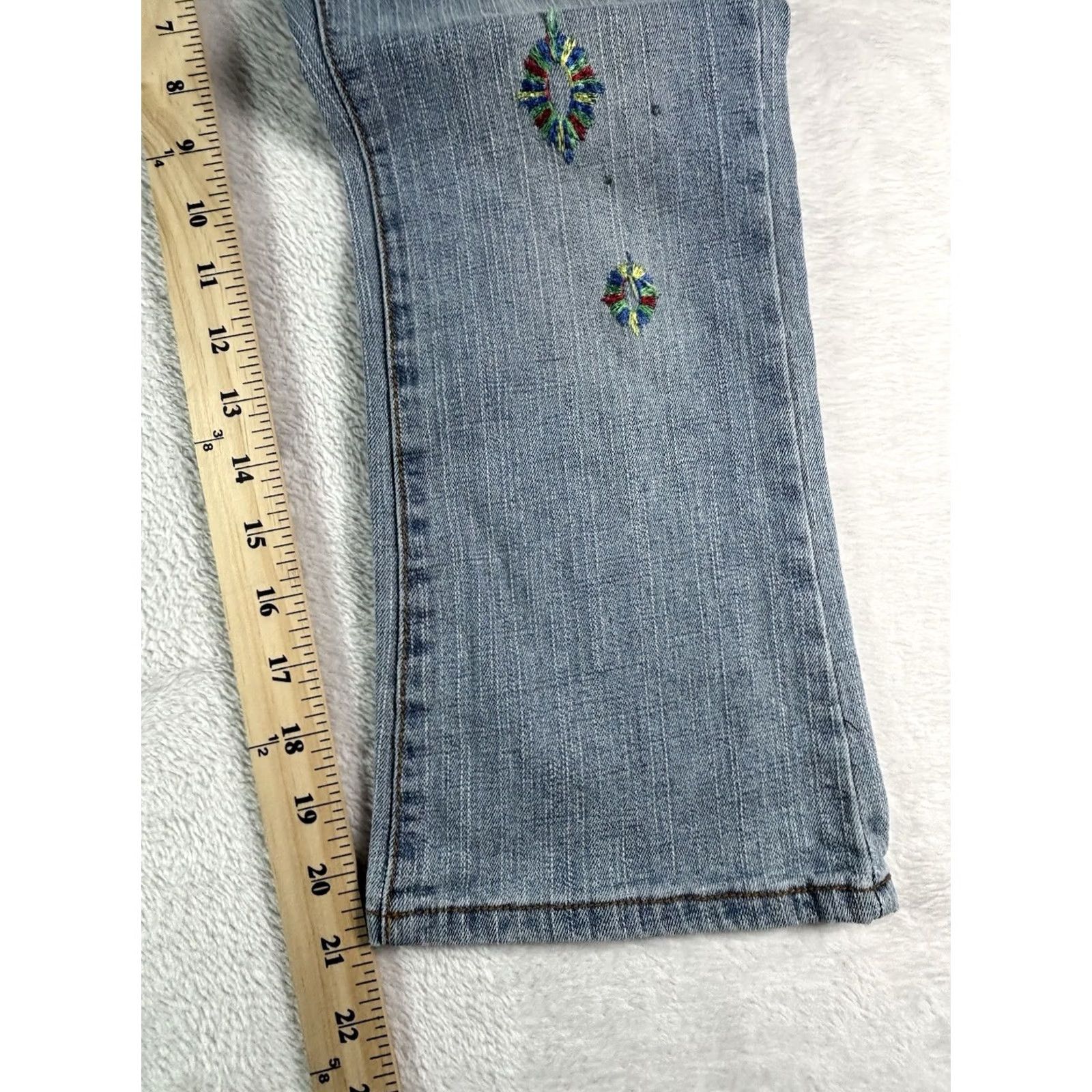 Vintage VINTAGE Apollo Women's Jeans Regular Fit Embroidered Blue Light Wash 3/4 Size 27in Inseam 34.5in Denim Cotton Buckle Seth 5-Pocket Y2K 90s Size 26" / US 2 / IT 38 - 4 Thumbnail