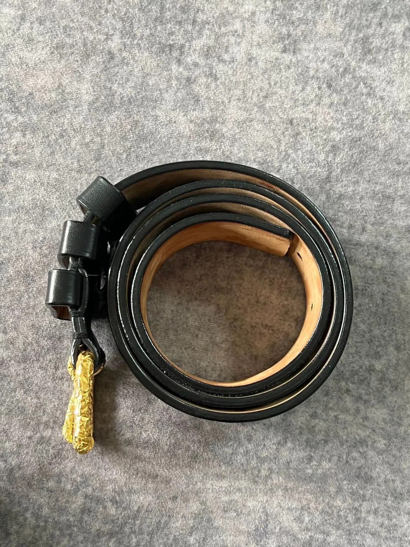 Louis Vuitton vintage lv embossed leather waist belt. Size ONE SIZE - 4 Thumbnail