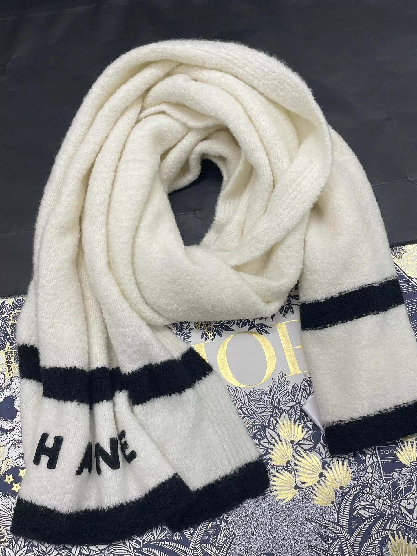 Chanel CHANEL Black & White Logo Cashmere Scarf Unused Size ONE SIZE - 4 Thumbnail