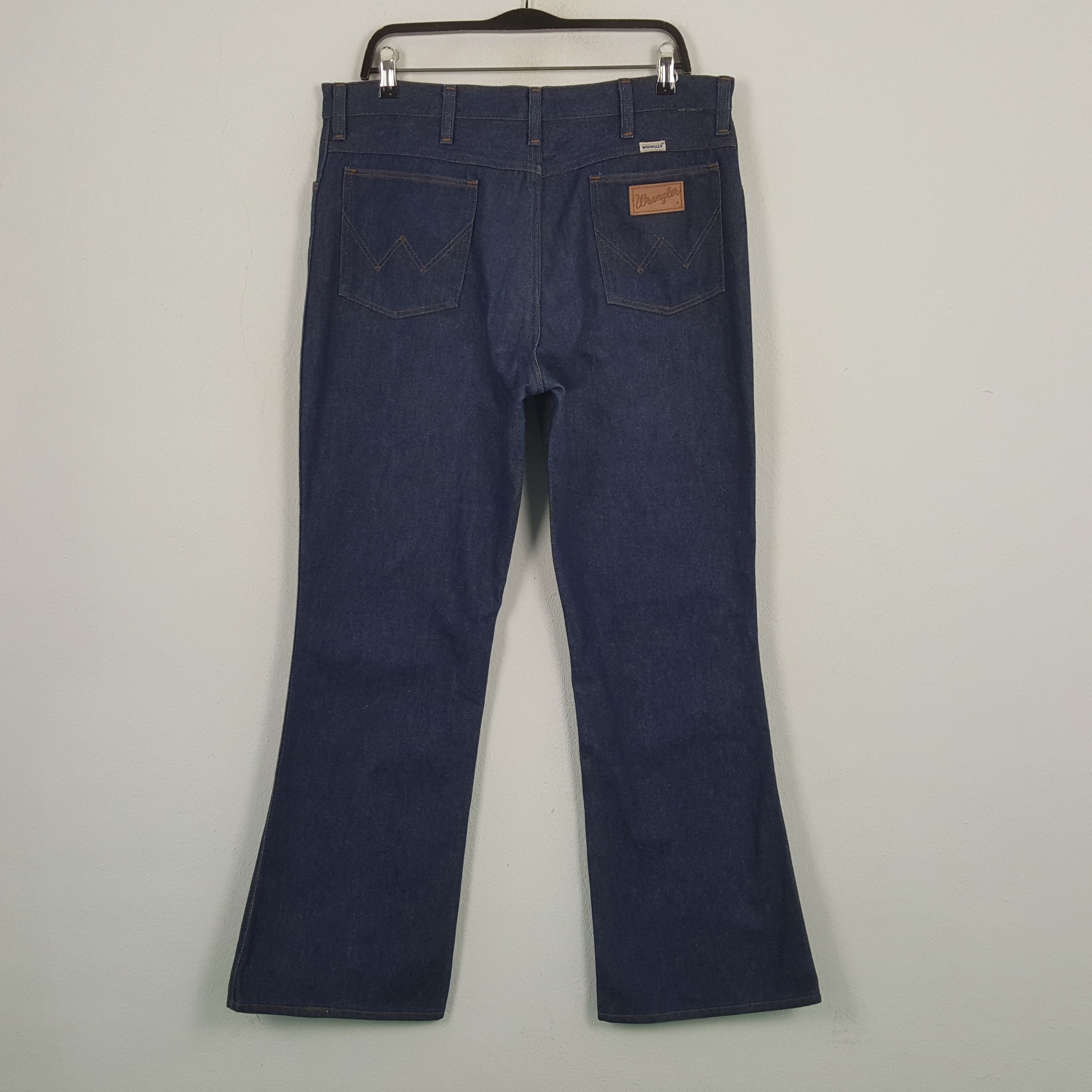 Wrangler Wrangler Fashion Bootcut Style Made in USA Jeans RR18 Size US 35 - 4 Thumbnail