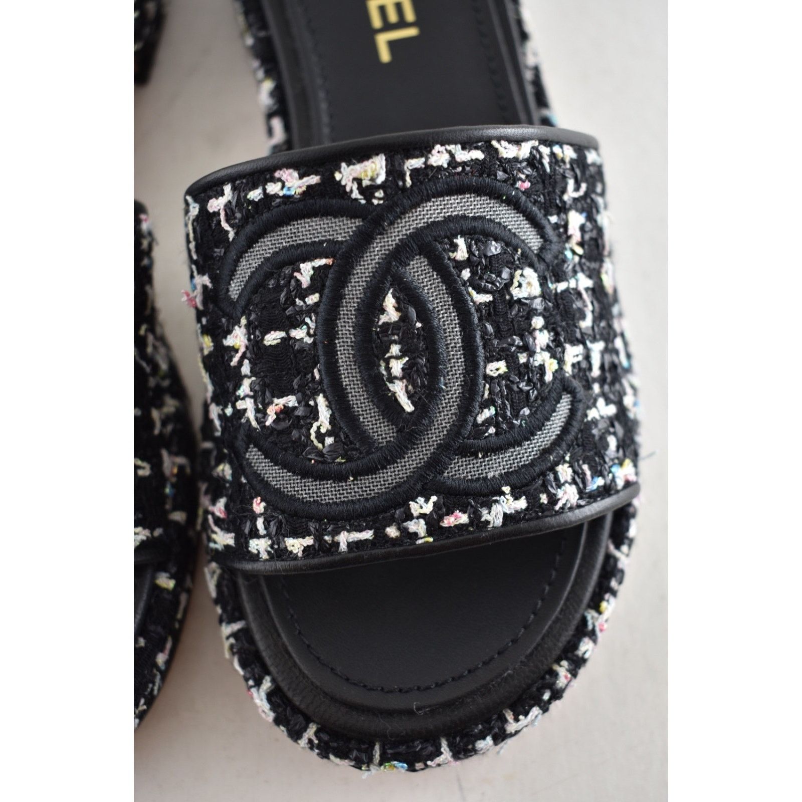 Chanel Chanel 20P Black White Tweed Mesh CC Logo Slide Slip Size US 6.5 / IT 36.5 - 7 Thumbnail