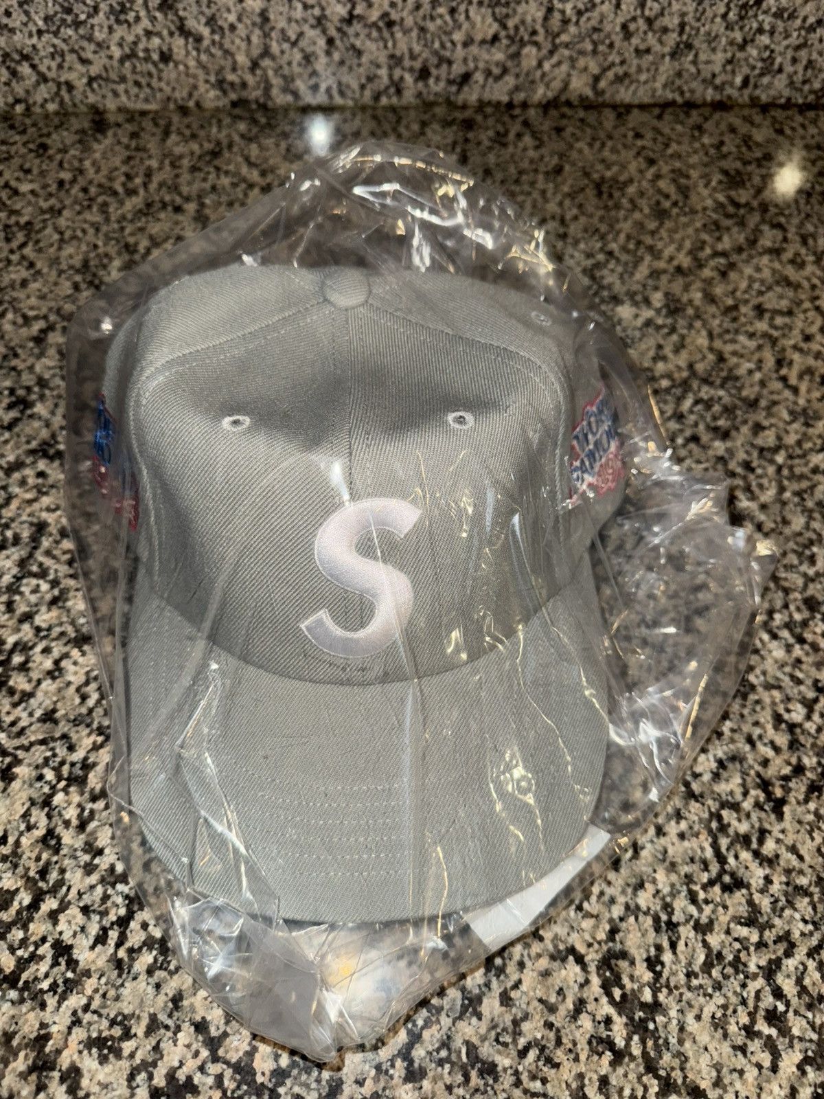 Supreme World Famous S Logo 6 -Panel Size ONE SIZE - 3 Thumbnail