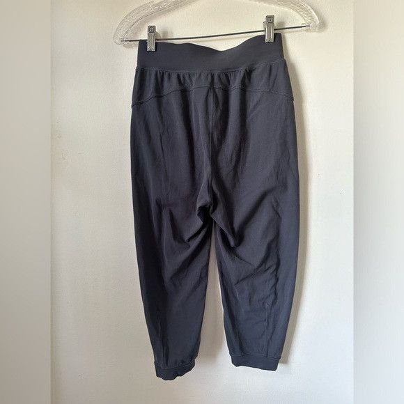 Lululemon Lululemon Grey Cropped Align Joggers Size 26" / US 2 / IT 38 - 2 Thumbnail