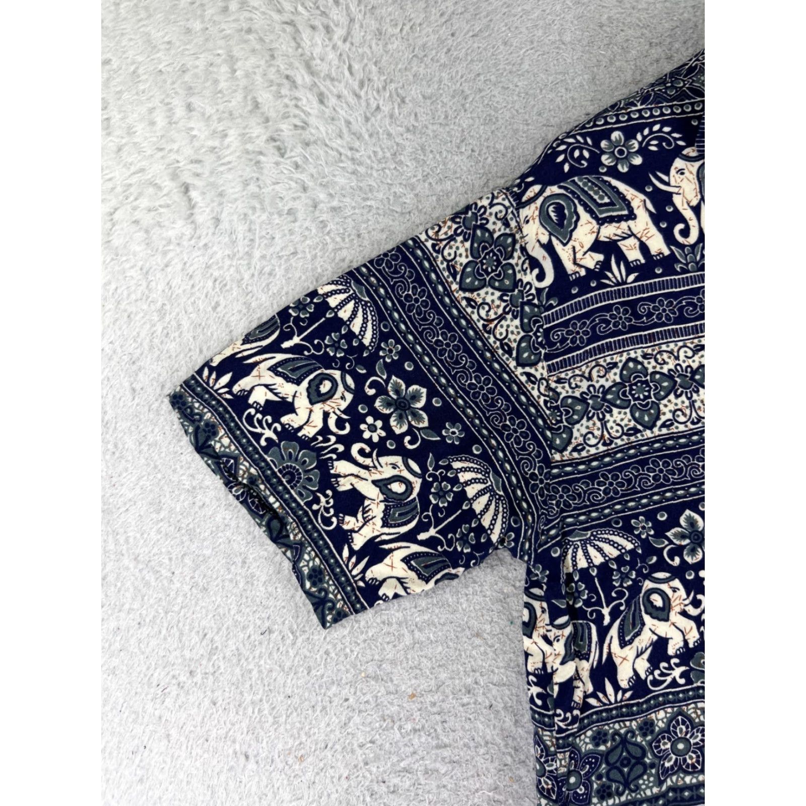 Vintage VINTAGE Unbranded Hawaiian Shirt Mens Medium Blue Floral Print Elepahnts Button Up Cotton Pocket Size US L / EU 52-54 / 3 - 3 Thumbnail
