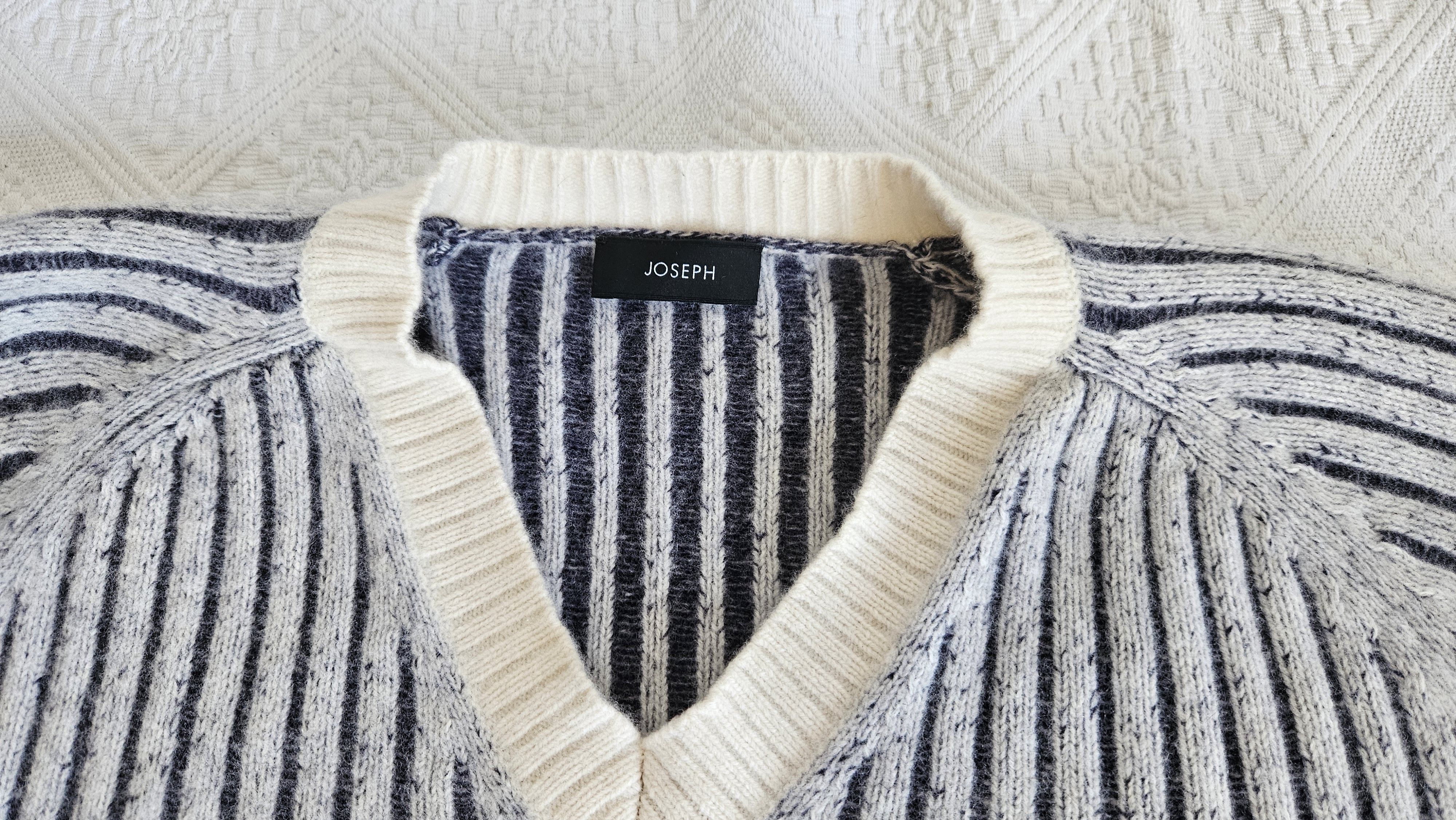 Joseph Joseph wool v neck sweater Size US M / EU 48-50 / 2 - 5 Thumbnail