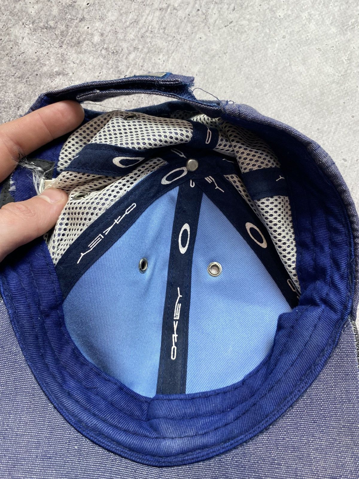 Vintage Oakley Metal Logo Cap