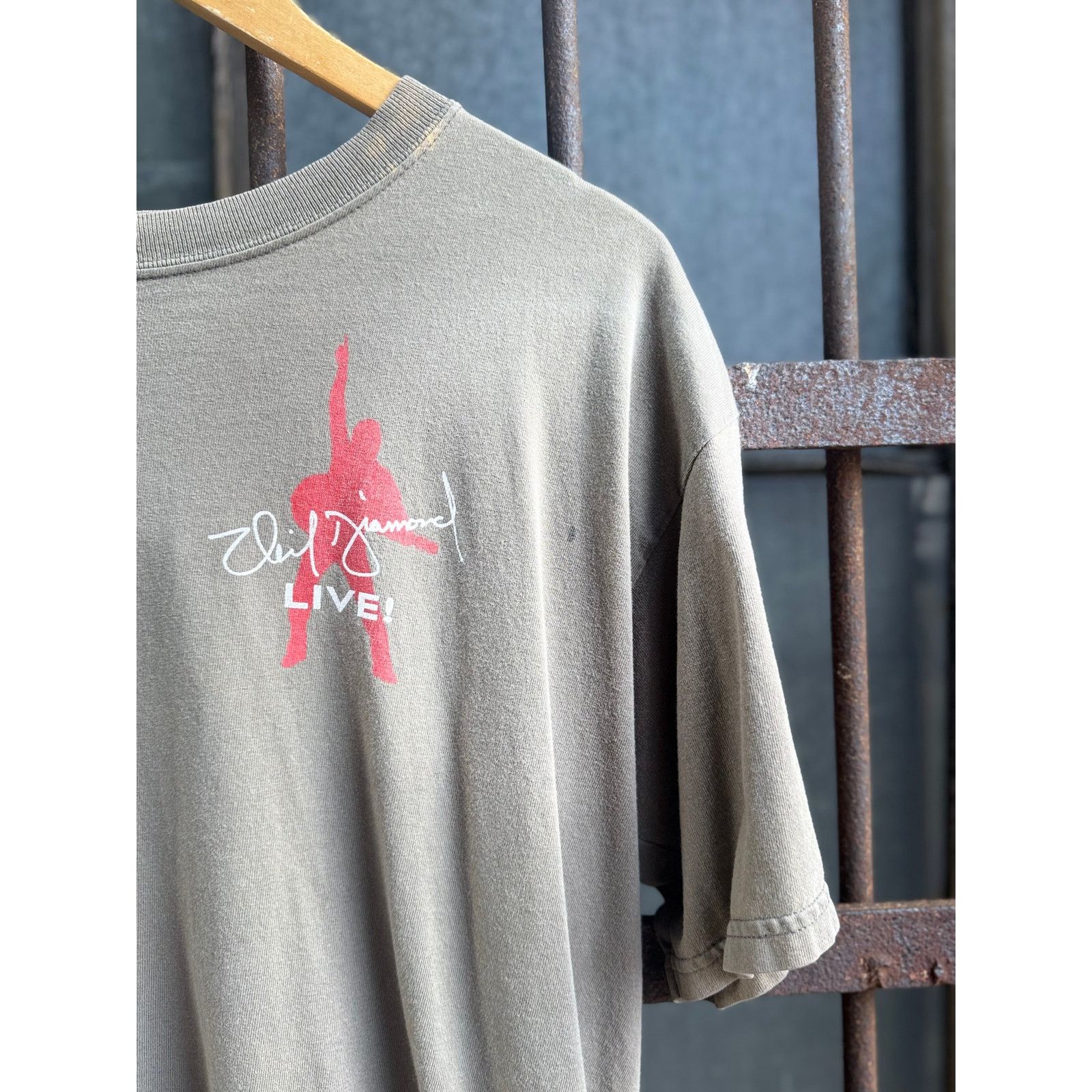 Gildan 2001 Vintage Neil Diamond American Tour Tee Mens Size Large Size US L / EU 52-54 / 3 - 2 Thumbnail