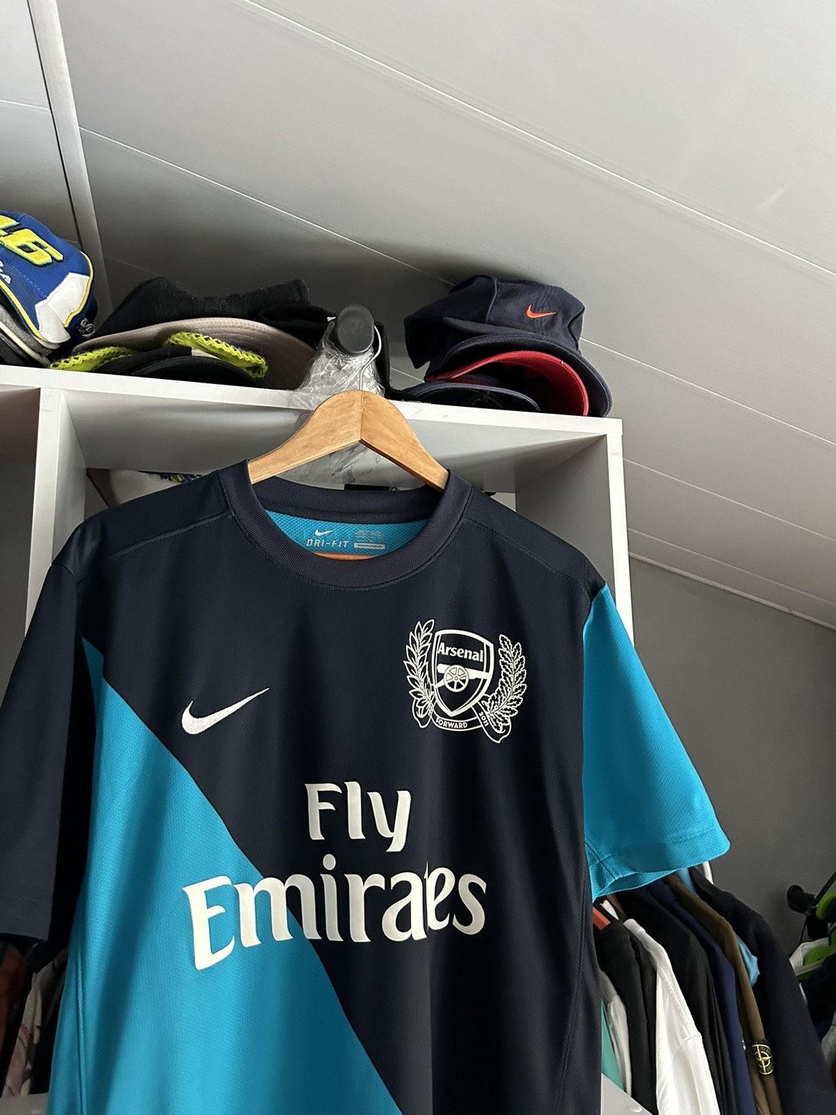 Nike ARSENAL 2011/2012 Nike AWAY FOOTBALL SHIRT JERSEY Size US L / EU 52-54 / 3 - 2 Thumbnail