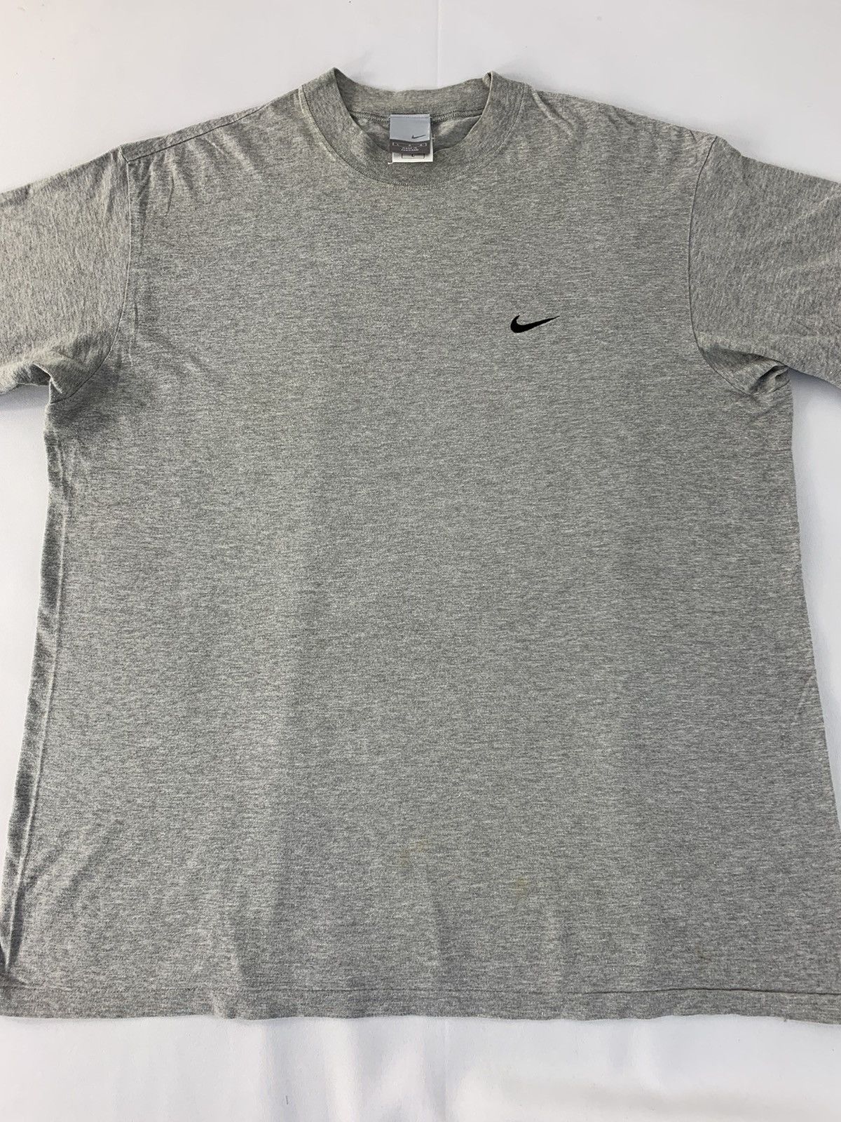 Nike 90s Nike Swoosh Minimalist Plain Design Printed Tee Size US L / EU 52-54 / 3 - 3 Thumbnail