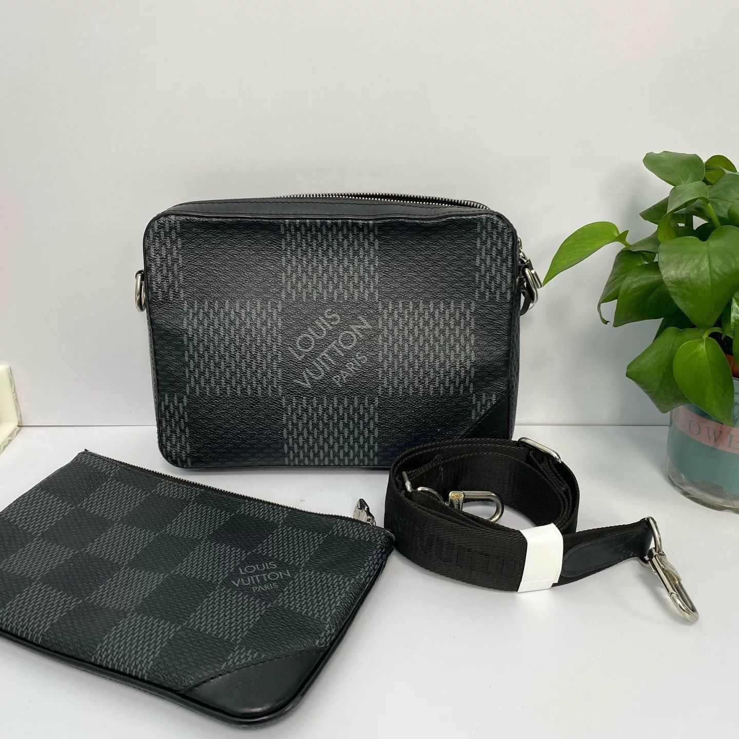 Louis Vuitton Pre-loved Bag Very good condition Size ONE SIZE - 1 Thumbnail