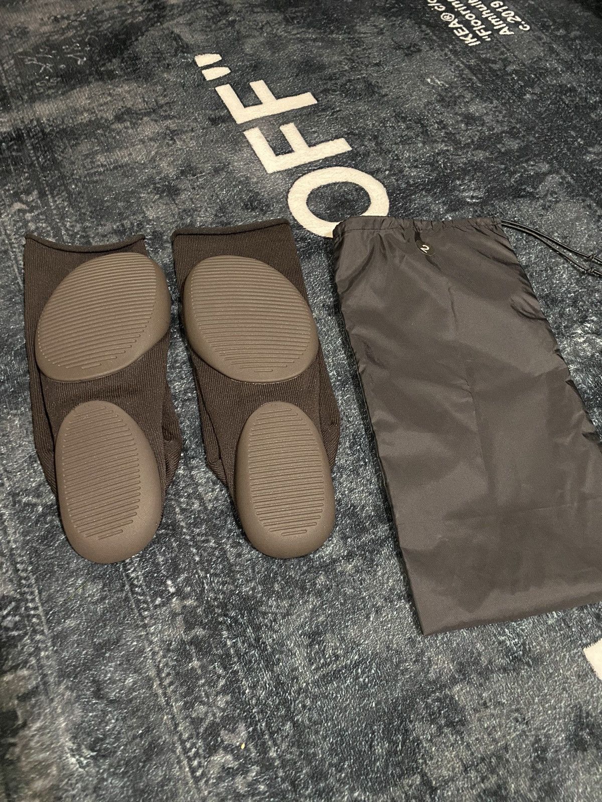 Yeezy pods black Sandals