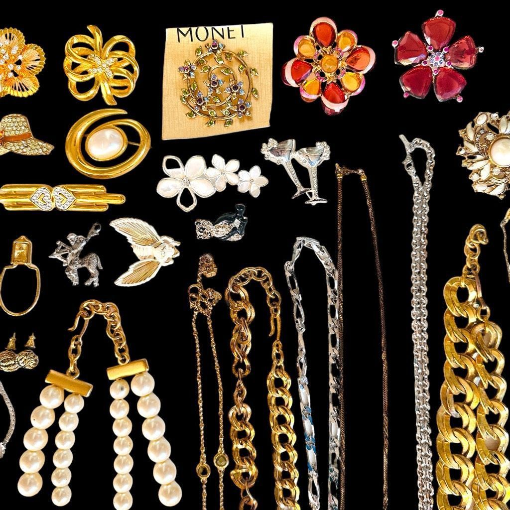 Monet ALL SIGNED TRIFARI MONET NAPIER Vintage Bulk Jewelry Lot Bro Size ONE SIZE - 15 Thumbnail