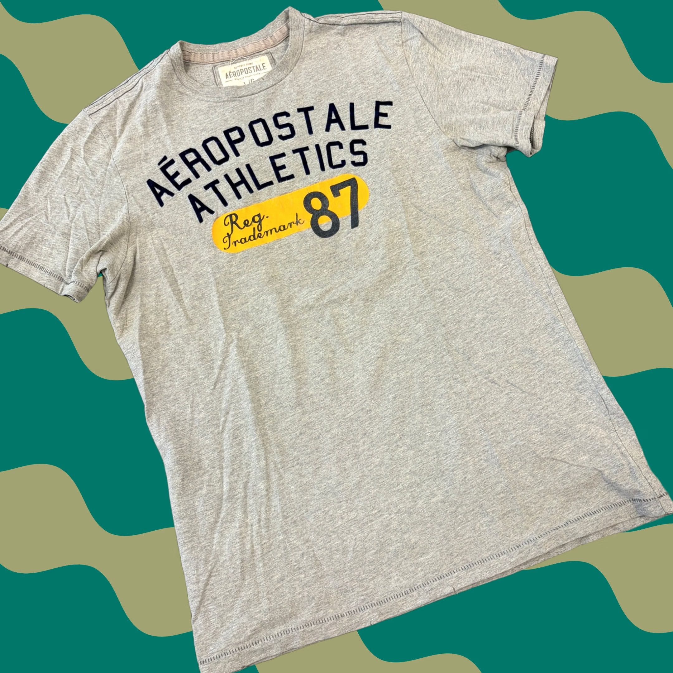 Aeropostale VINTAGE Aeropostale Athletics Graphic Tee Mens L Gray Yellow Embroidered Tee Size US L / EU 52-54 / 3 - 1 Thumbnail