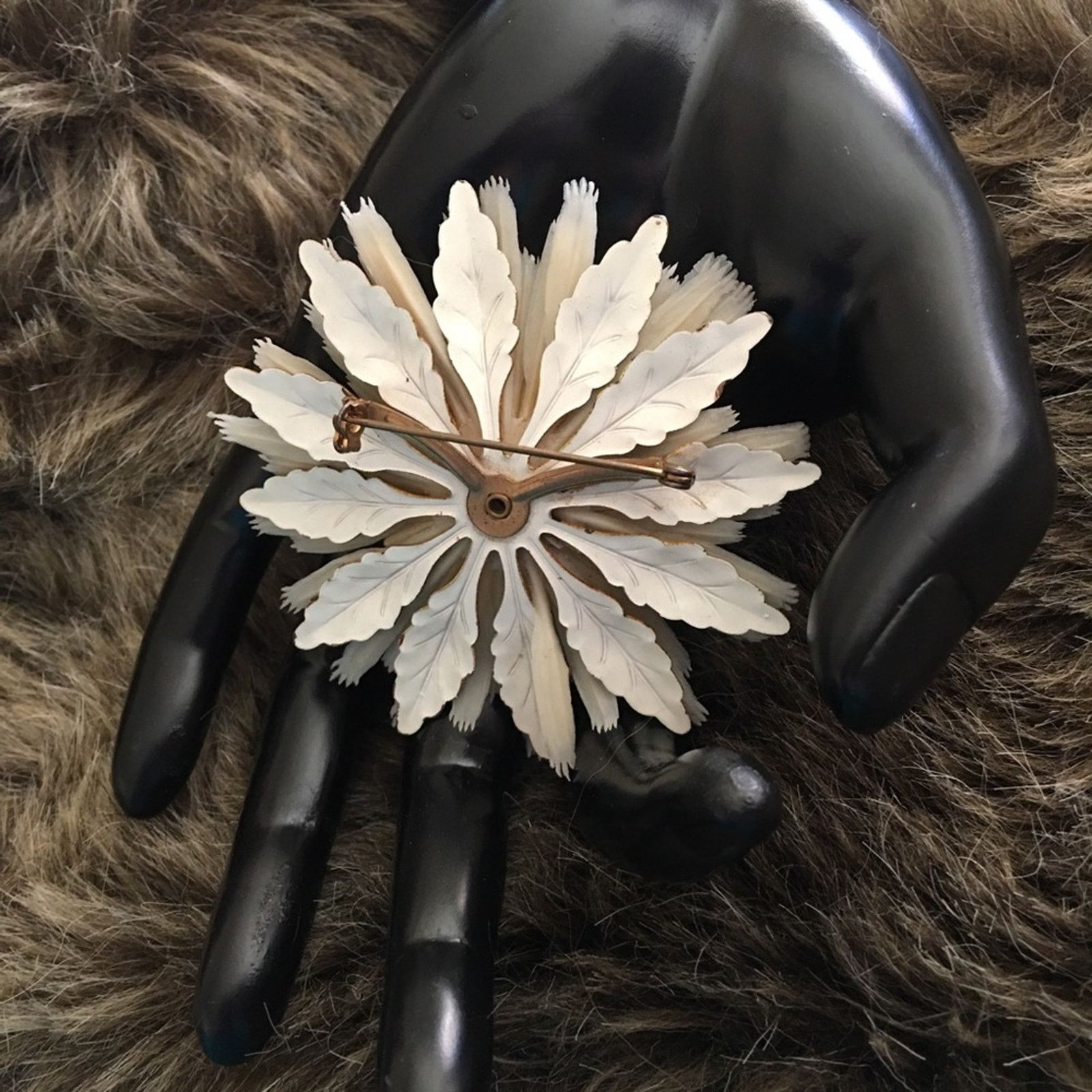 Vintage Vintage 70s metal and plastic flower brooch pin Size ONE SIZE - 4 Thumbnail