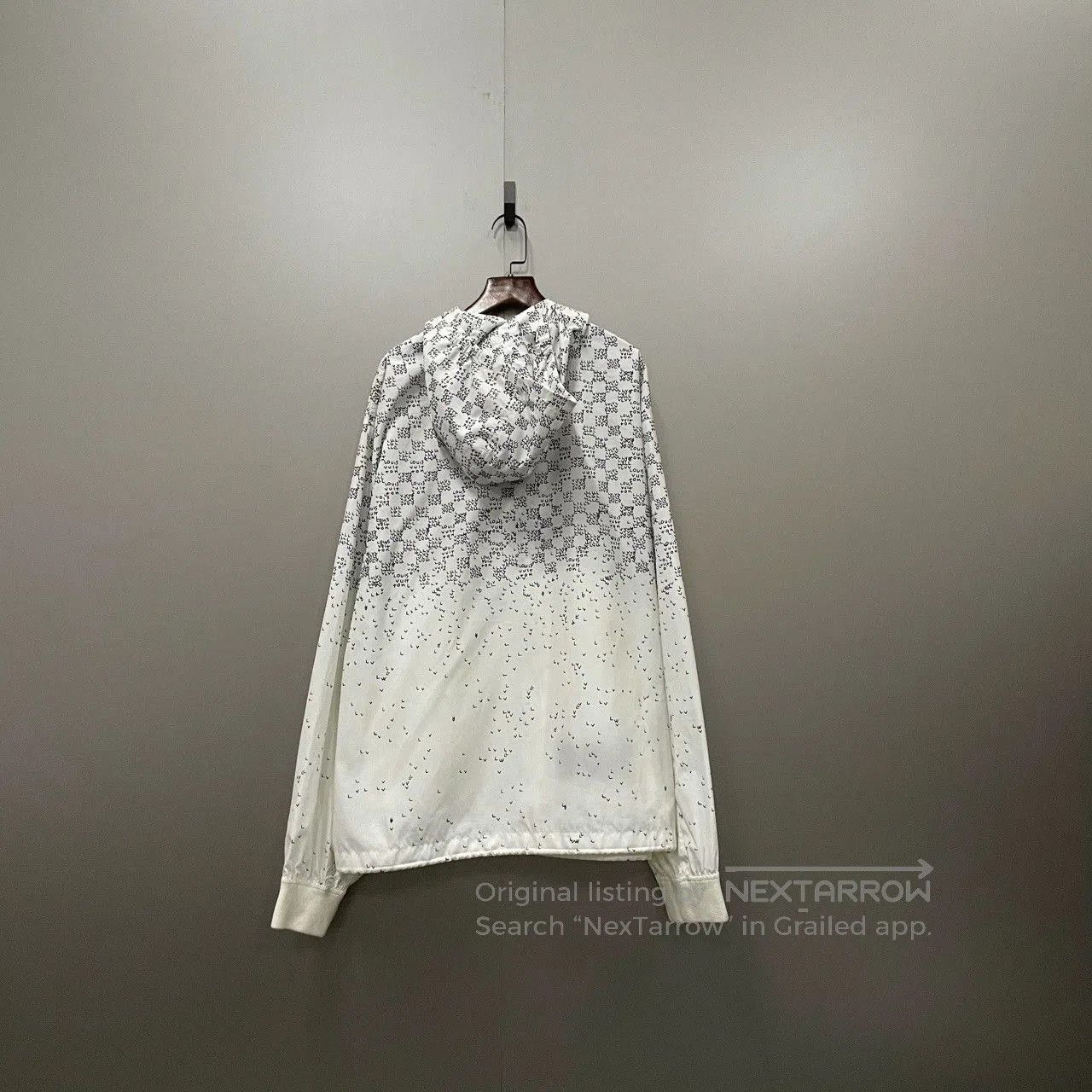 Louis Vuitton louis vuitton gradient logo jacket in white. Size US L / EU 52-54 / 3 - 2 Thumbnail