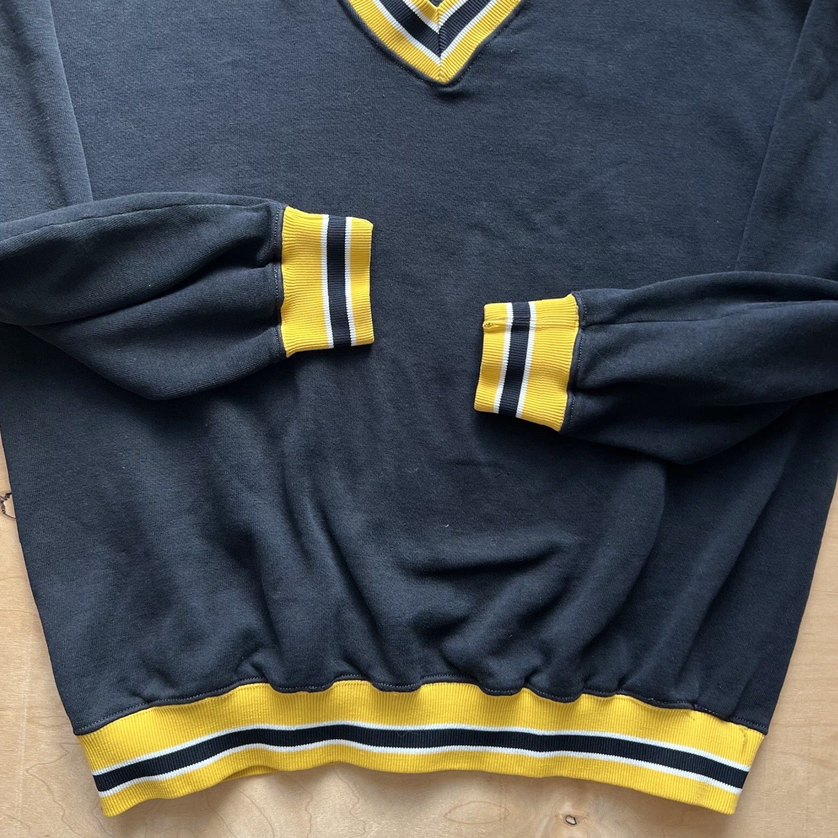 Russell Athletic VINTAGE Russell Athletic Sweatshirt Mens M Black 70s Fleece Pullover V-Neck #Logo Hip Hop Sports Classic Size US M / EU 48-50 / 2 - 4 Thumbnail