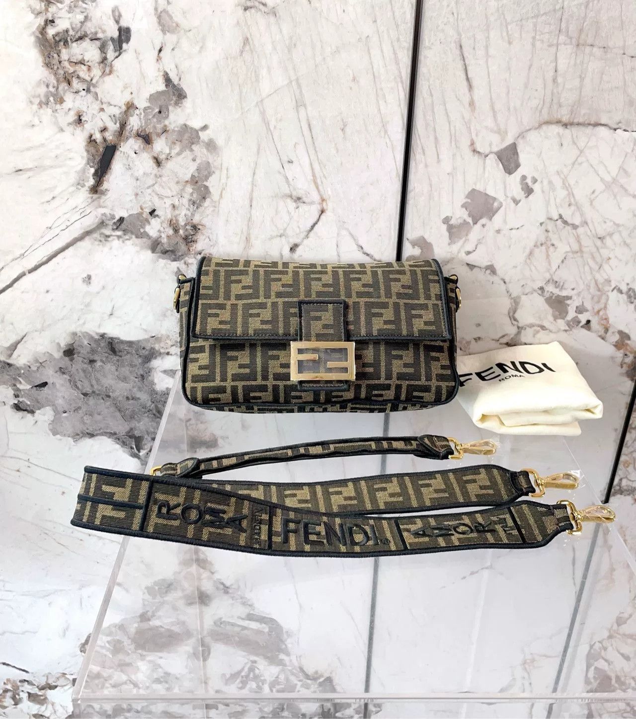 Fendi Pre-loved Bag Very good condition Size ONE SIZE - 1 Thumbnail