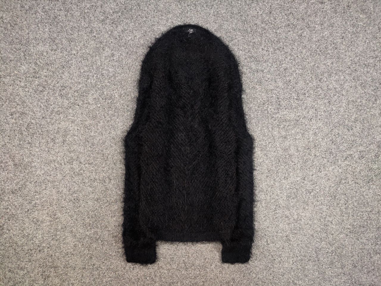 Japanese Brand Vintage Japanese Black Mohair Style Fuzzy Sweater Y2K Hype Size US S / EU 44-46 / 1 - 1 Thumbnail