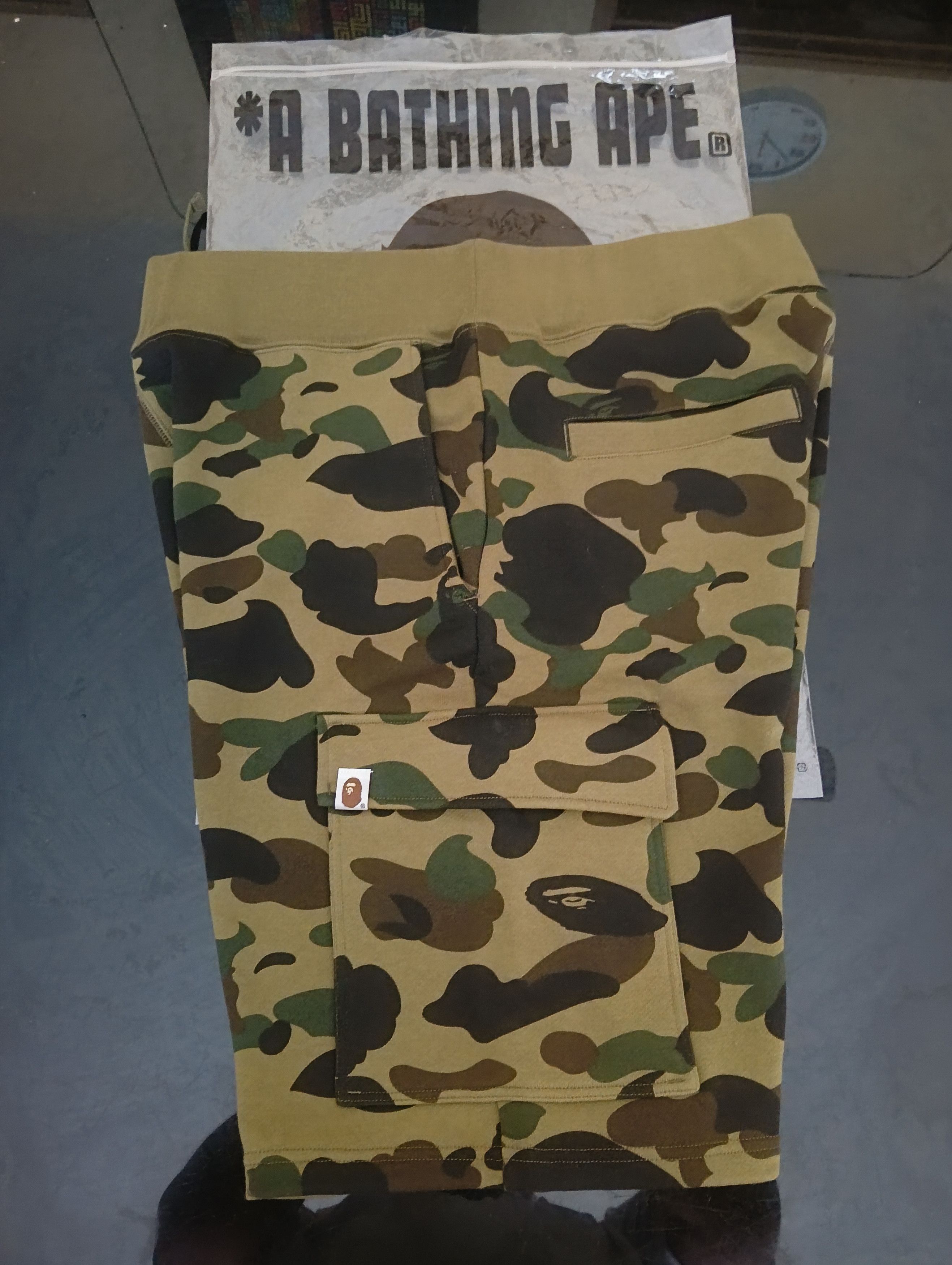 Bape A Bathing Ape 1st Camo 6's Pocket Shorts Size US 36 / EU 52 - 4 Thumbnail