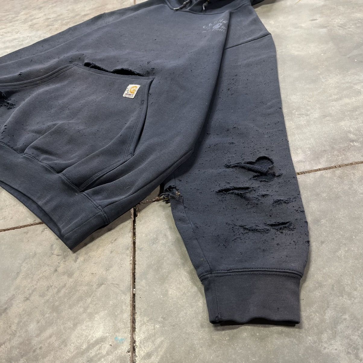 Carhartt Vintage Carhartt Hoodie Sweatshirt Thrashed Faded 2000s Size US L / EU 52-54 / 3 - 4 Thumbnail