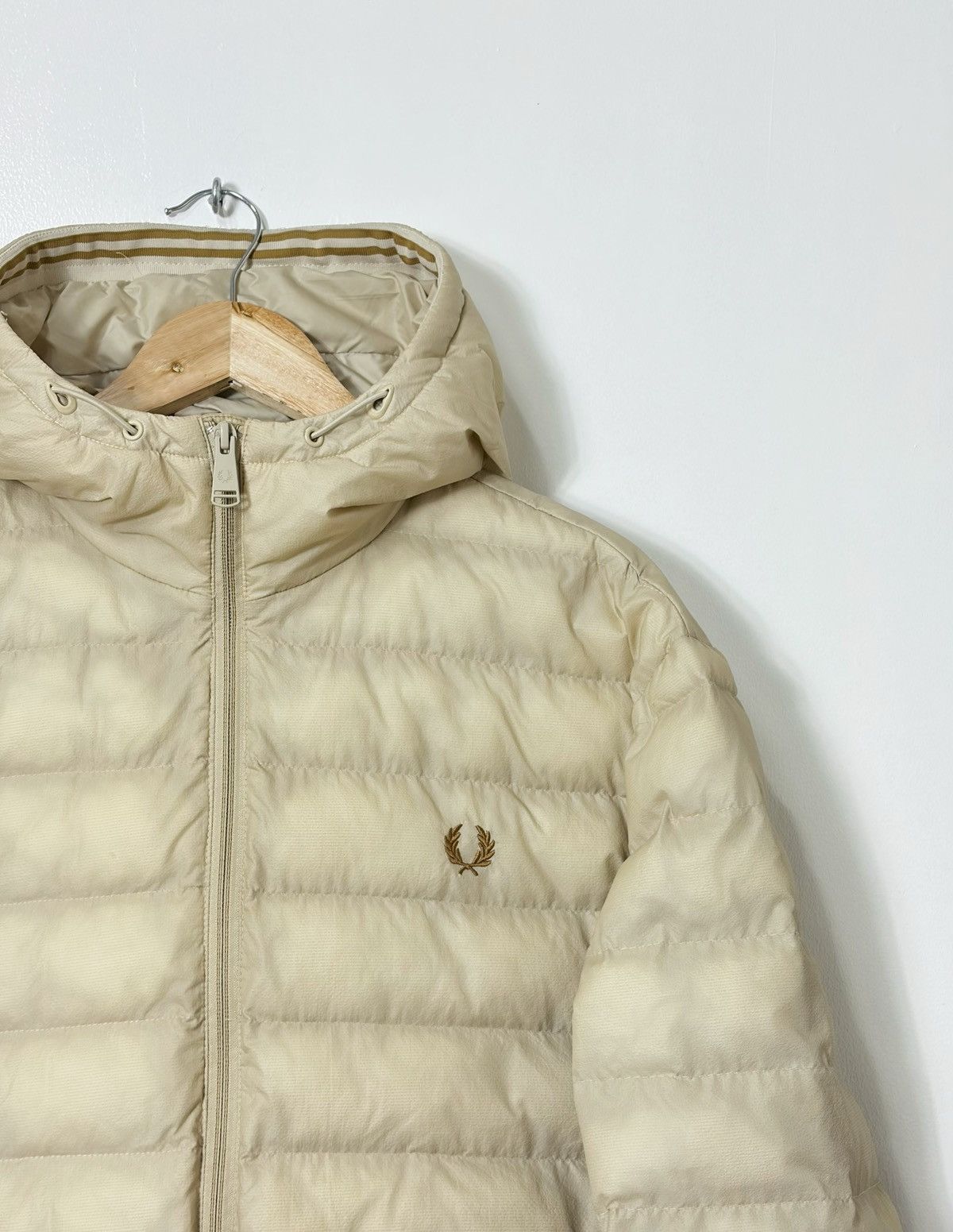 Fred Perry FRED PERRY HOODED INSULATED OATMEAL LIGHTWEIGHT PUFFER JACKE Size US XL / EU 56 / 4 - 3 Thumbnail