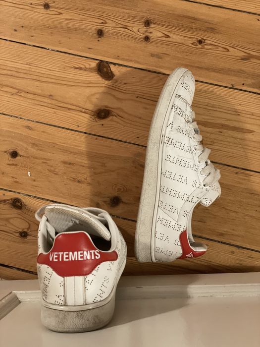 Vetements store stan smith