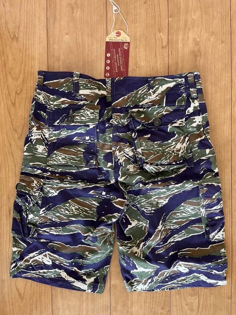 The Real McCoy's The Real McCoys Camo Shorts Size US 27 - 2 Thumbnail