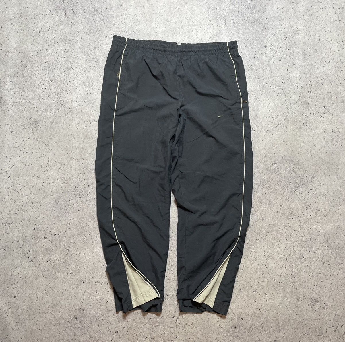 Nike × Vintage Vintage Nylon Baggy Nike Drill Y2K Swoosh Pants Size US 34 / EU 50 - 1 Thumbnail