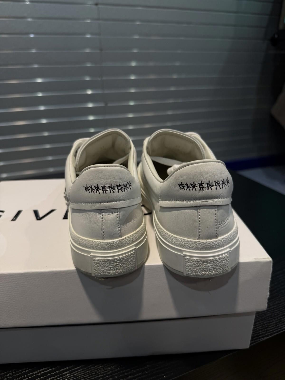 Givenchy Givenchy Low Top White Men’s Sneakers 41EU/8US Leather $595 Size US 8 / EU 41 - 9 Thumbnail