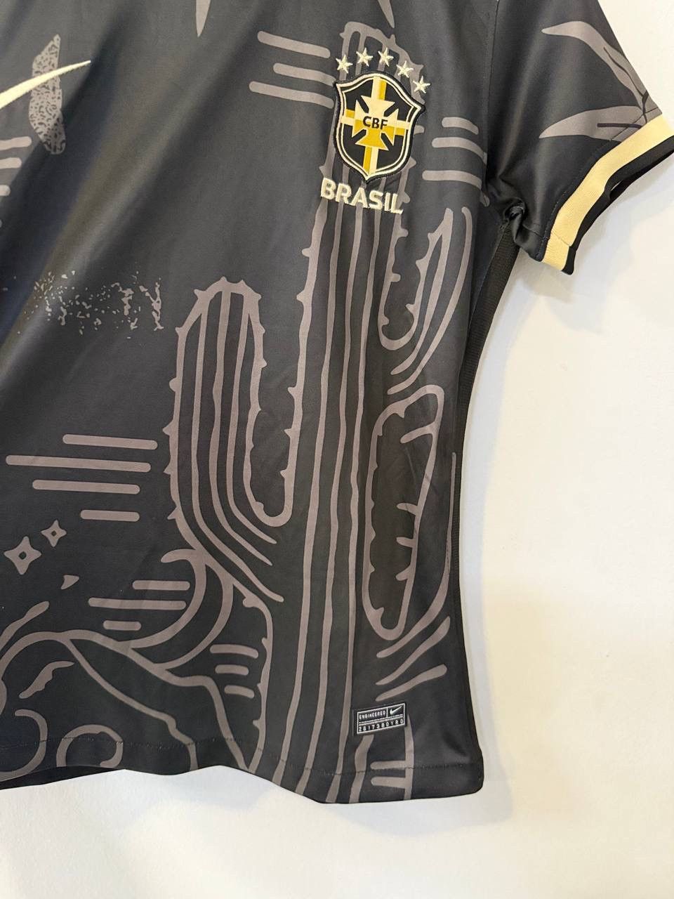 Nike Nike Brazil Soccer Jersey Womenswear Streetwear Rare M Size M / US 6-8 / IT 42-44 - 4 Thumbnail