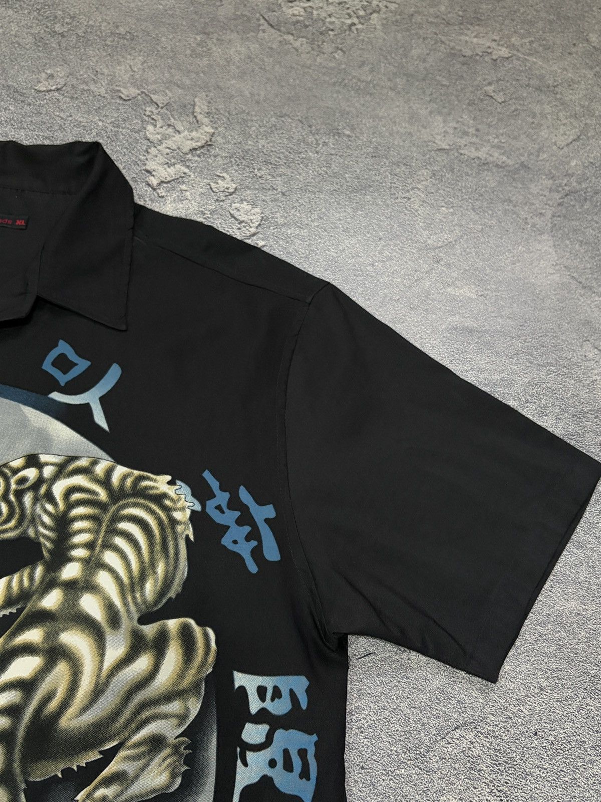Japanese Brand New Roads Dragon Tiger Yin Yang Graphic Shirt XL Button Up Size US XL / EU 56 / 4 - 5 Thumbnail