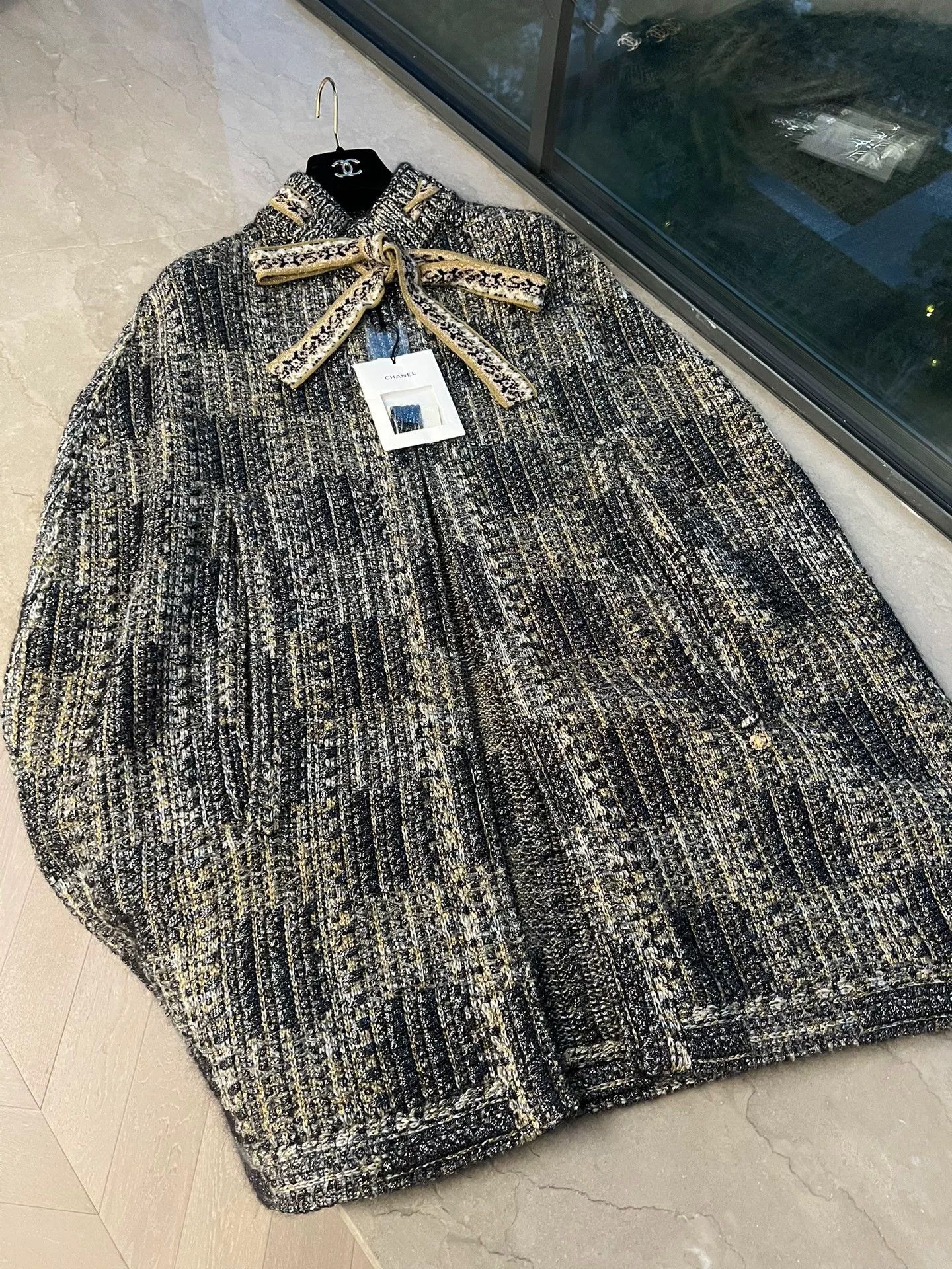 Chanel Chanel 16A Roma Black Gold Knit Cape Size US M / EU 48-50 / 2 - 1 Thumbnail