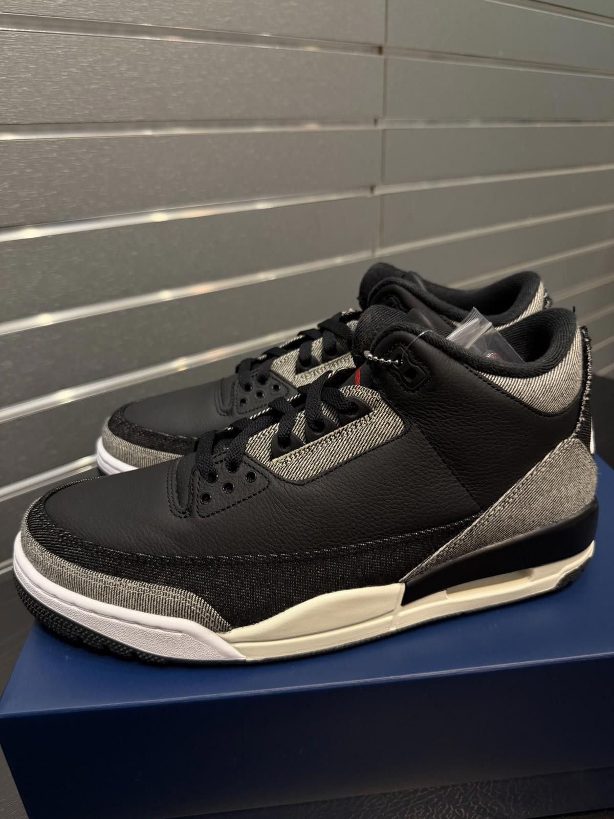 Jordan Brand Nike Air Jordan 3 Retro Levi’s Black IR0914-400 Men’s (10) Size US 10 / EU 43 - 7 Thumbnail