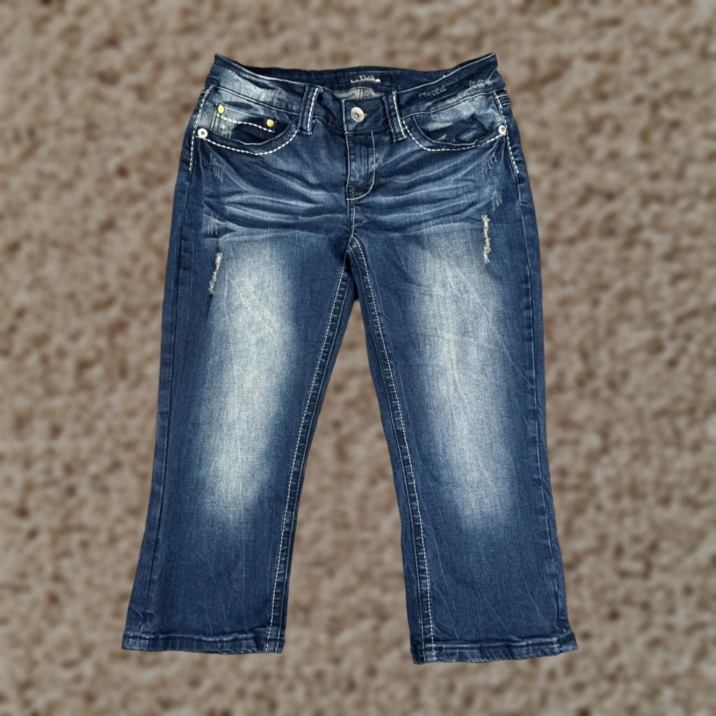 Vintage N62 Jeans Womens Capri Denim Distressed Low Rise 28x22 Blue Cotton Blend 4 YMI Womens Jeans Capris Distressed 5-Pocket Size 27" / US 4 / IT 40 - 1 Thumbnail