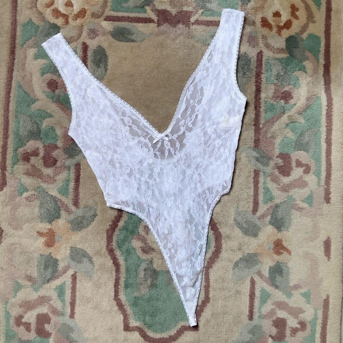 Victoria's Secret Victoria’s Secret 1980s Sheer White Lace Bodysuit (XS–S) Size S / US 4 / IT 40 - 4 Thumbnail