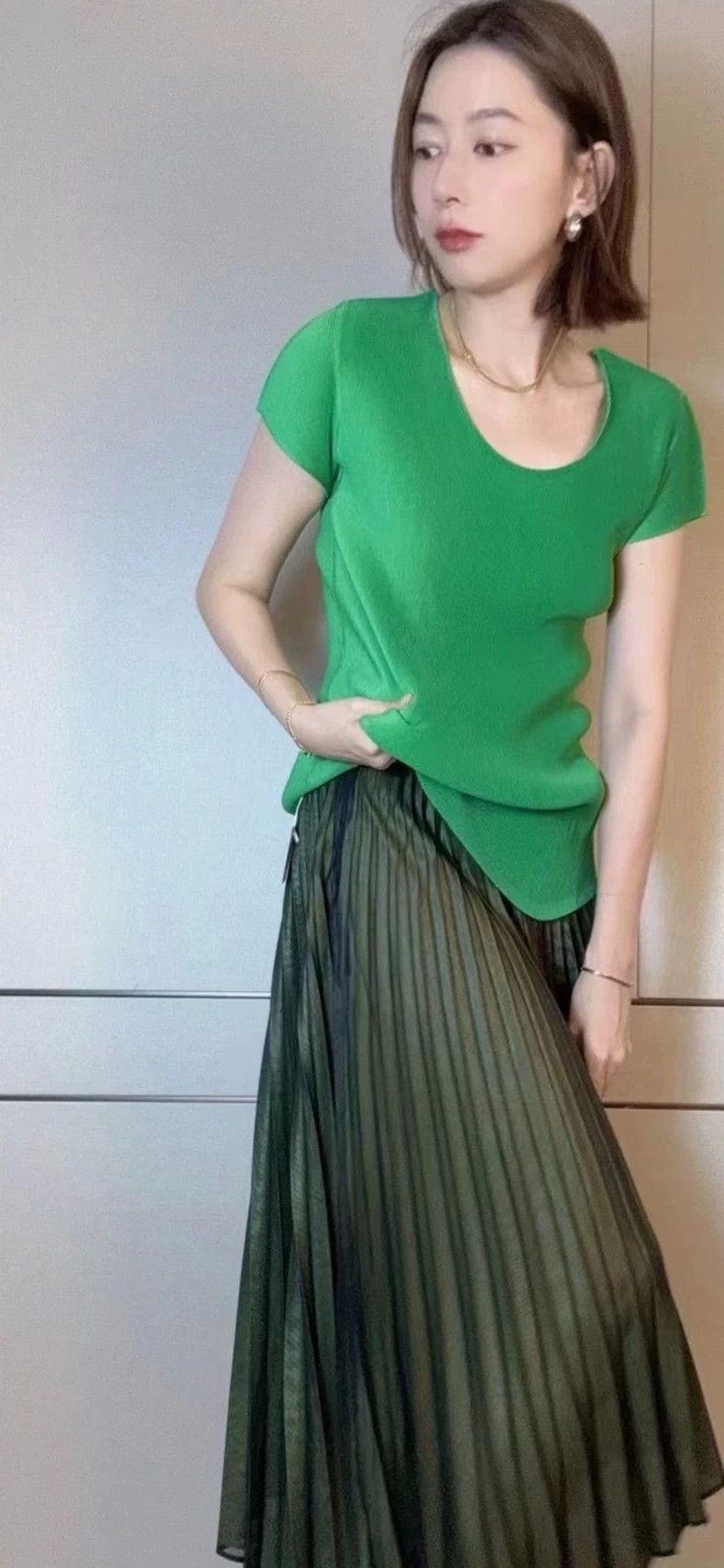 Issey Miyake Issey Miyake size:1 Wrinkled green skirt Size 22" - 1 Thumbnail