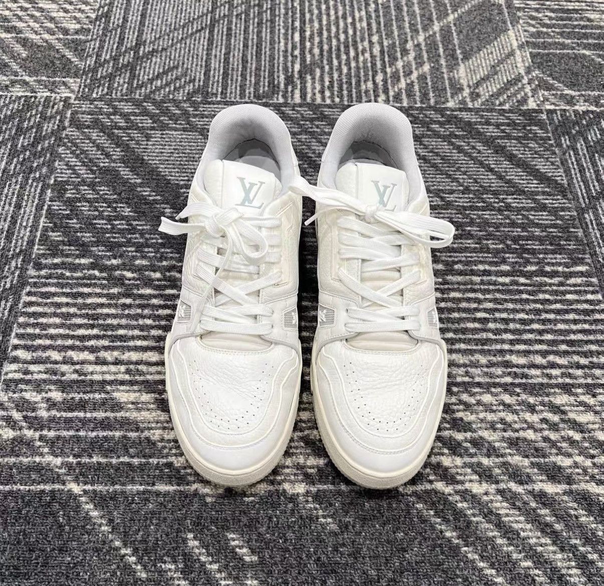 Louis Vuitton Louis Vuitton Trainer White Cement J42 Size US 7.5 / EU 40-41 - 2 Thumbnail