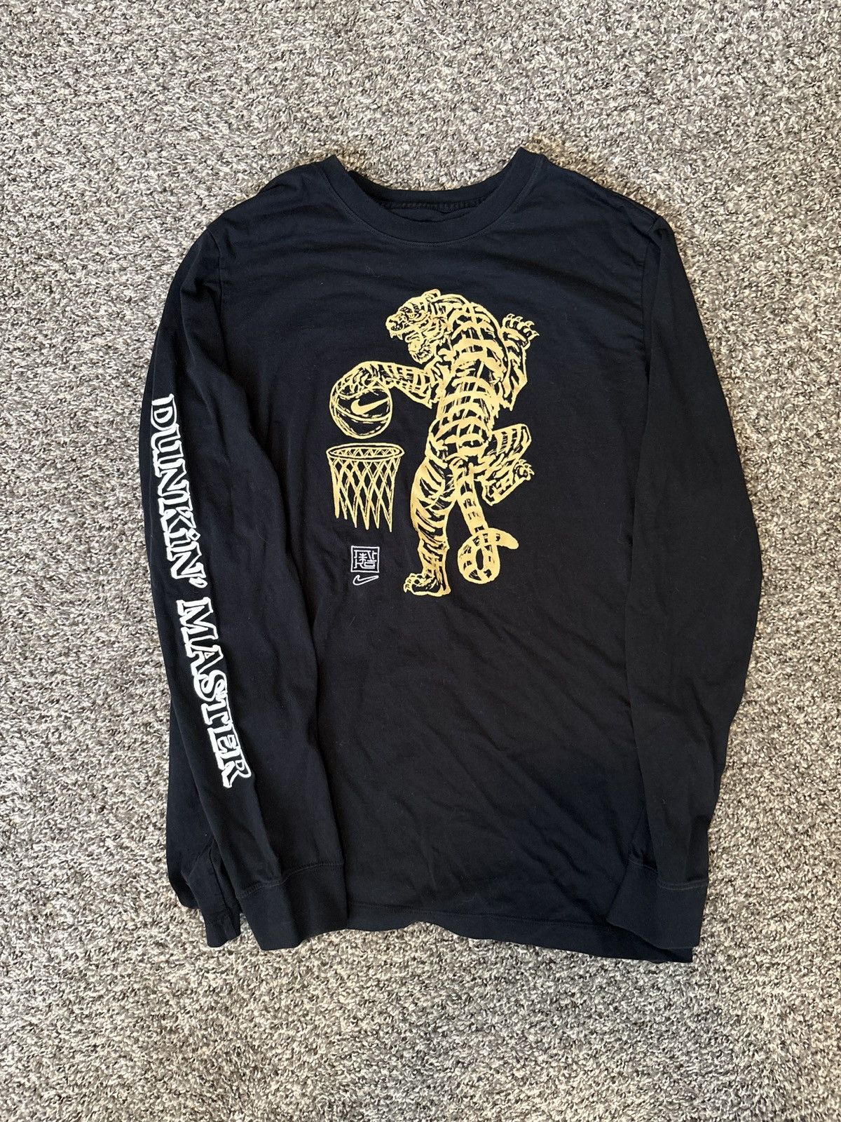 Nike Nike “Dunkin’ Master” Long Sleeve Tee Size US L / EU 52-54 / 3 - 5 Thumbnail