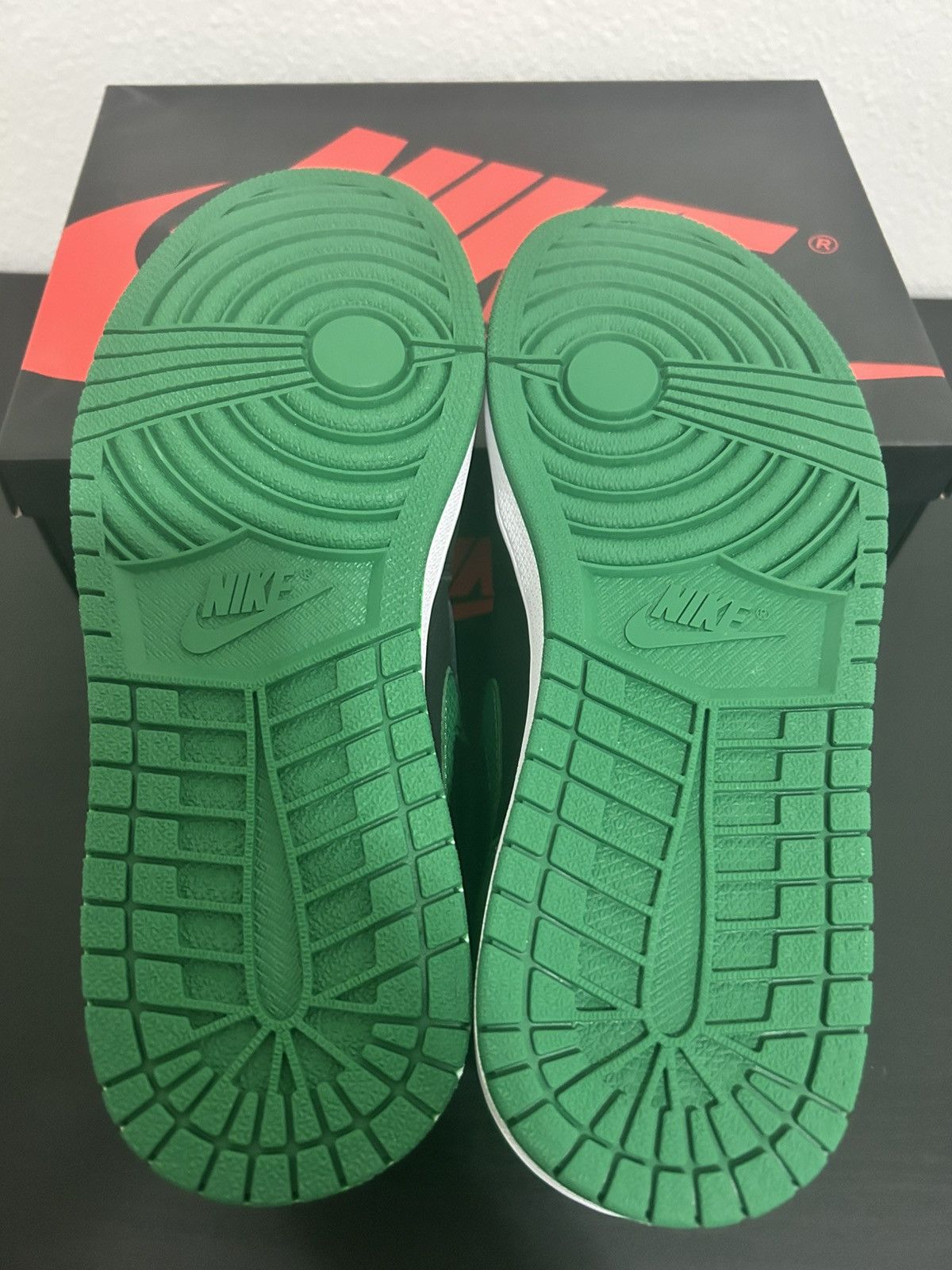 Jordan Brand × Nike Jordan 1 High Pine Green Size US 9 / EU 42 - 5 Thumbnail