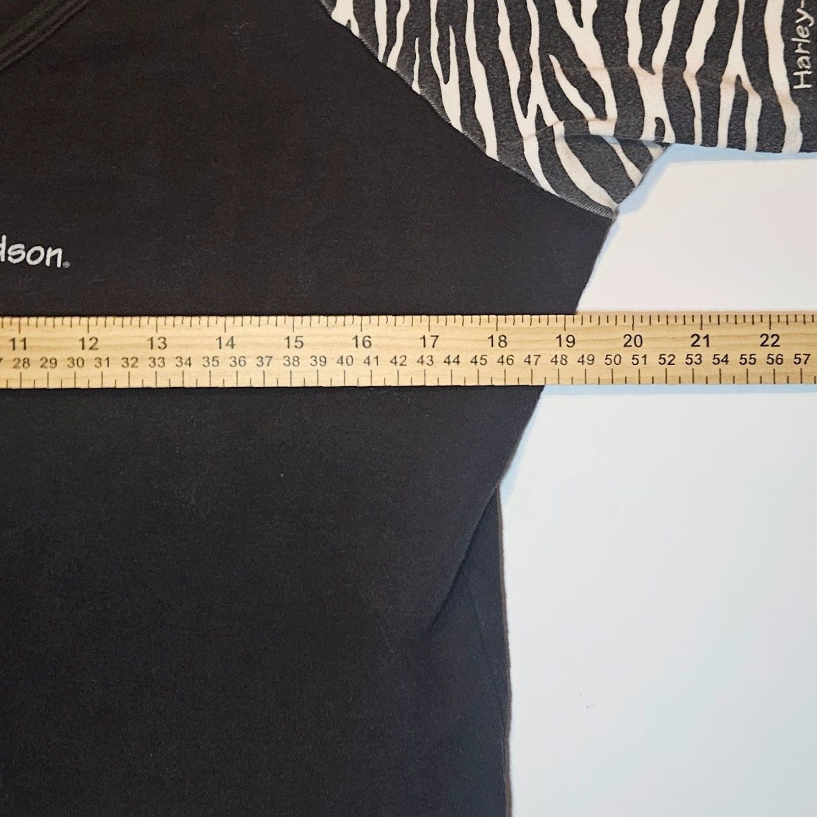 Harley Davidson VINTAGE Harley Davidson Raglan Zebra Print Sleeve Top Womens XL T-Shirt Made in USA Black V-Neck 3/4 Sleeve Rain All Seasons Casual Size XL / US 12-14 / IT 48-50 - 6 Thumbnail