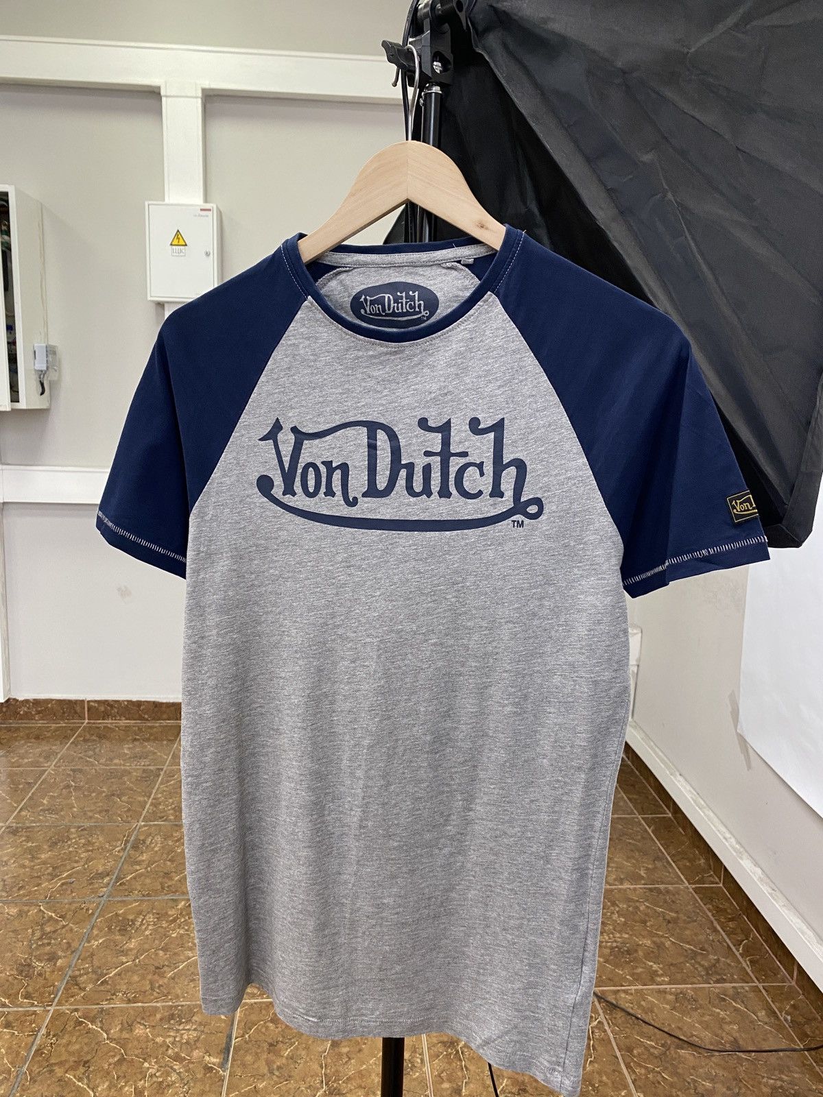 Vintage × Von Dutch 🇺🇸 Vintage Y2K Von Dutch Big Logo T-Shirt Rare Retro Hype Size US S / EU 44-46 / 1 - 1 Thumbnail