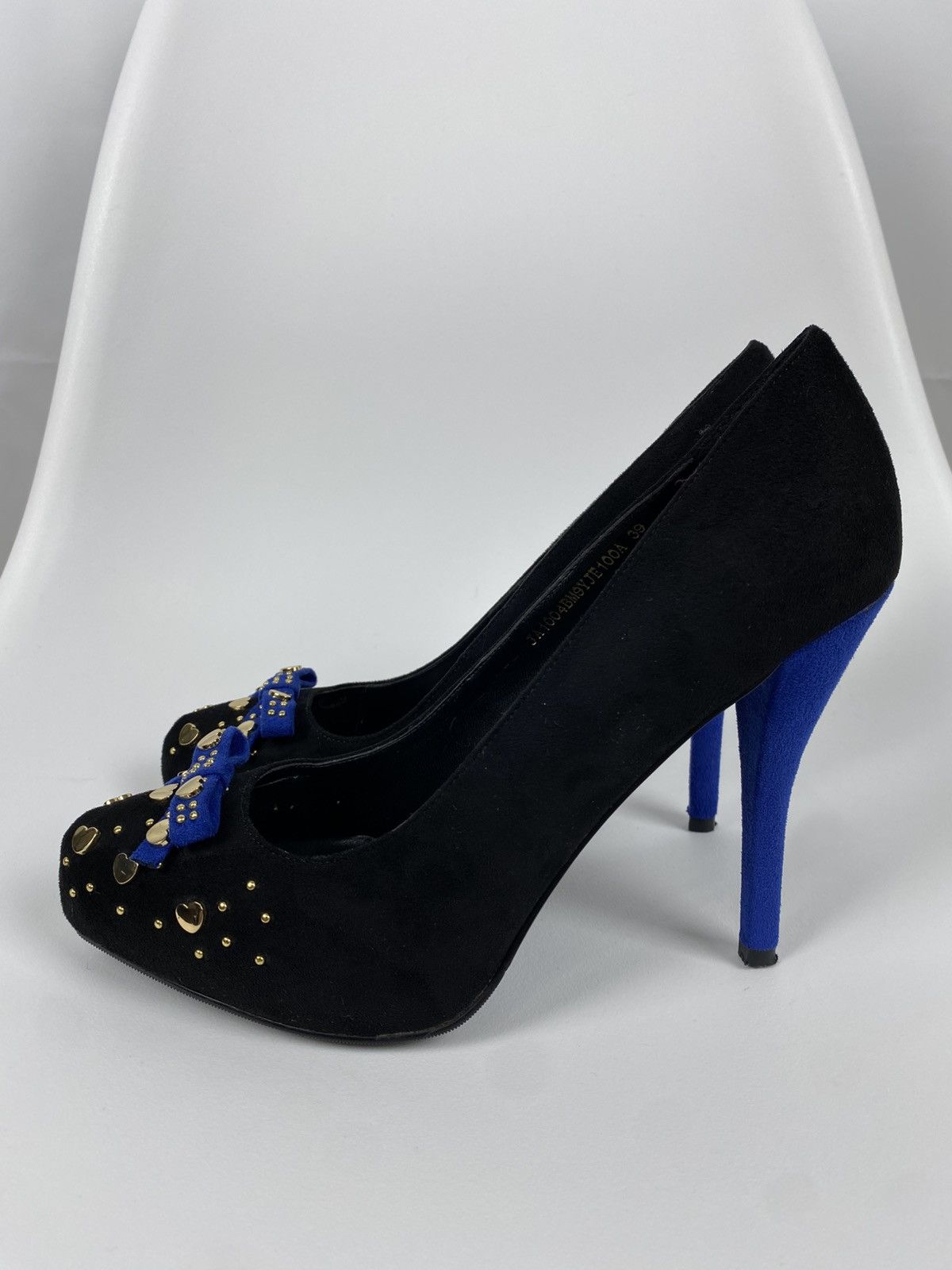 Love Moschino Love Moschino Suede Heels Bow Decorated size 39 Size US 9 / IT 39 - 4 Thumbnail