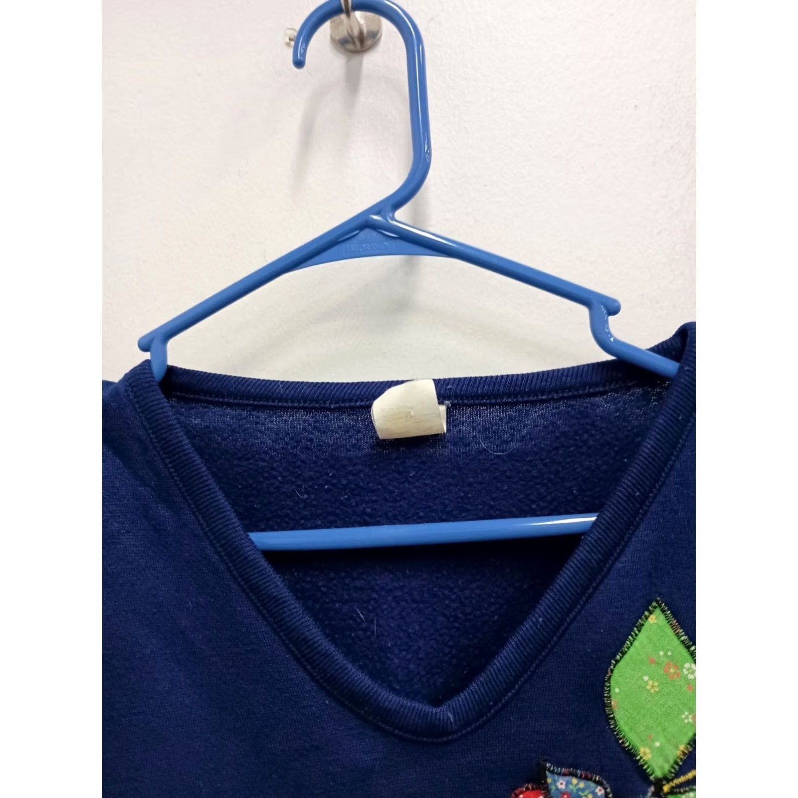 Vintage VINTAGE Grandmacore Sweater Blue Strawberry Embroidered Pullover L Women Size L / US 10 / IT 46 - 2 Thumbnail
