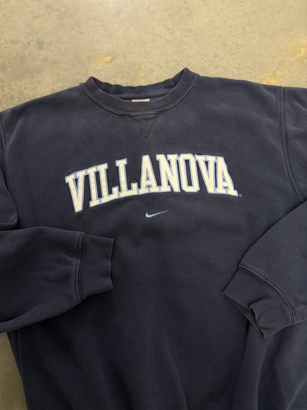 Nike Nike Villanova Navy Center Swoosh Sweatshirt 2000s NCAA Y2K Size US M / EU 48-50 / 2 - 2 Thumbnail