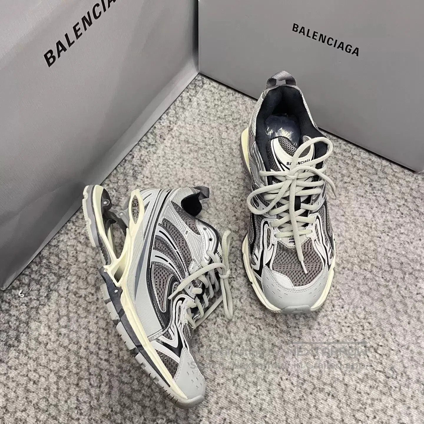 Balenciaga Gray Lowtop Sneakers Size 7. Size US 7 / EU 40 - 3 Thumbnail