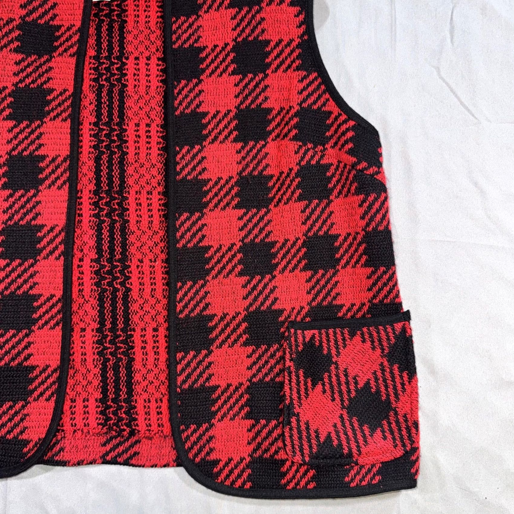 Vintage VINTAGE Marty Gutmacher Vest Womens 12 Red Black Plaid Knit Open Front USA Size XL / US 12-14 / IT 48-50 - 6 Thumbnail