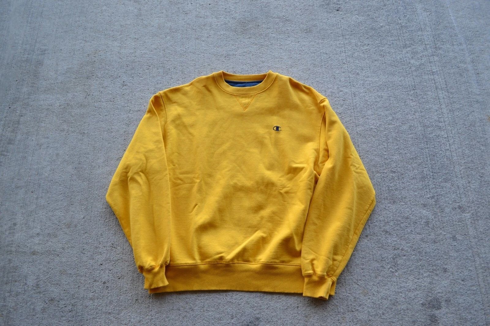 Champion Vintage Champion Yellow crewneck size L y2k Size US XL / EU 56 / 4 - 1 Thumbnail
