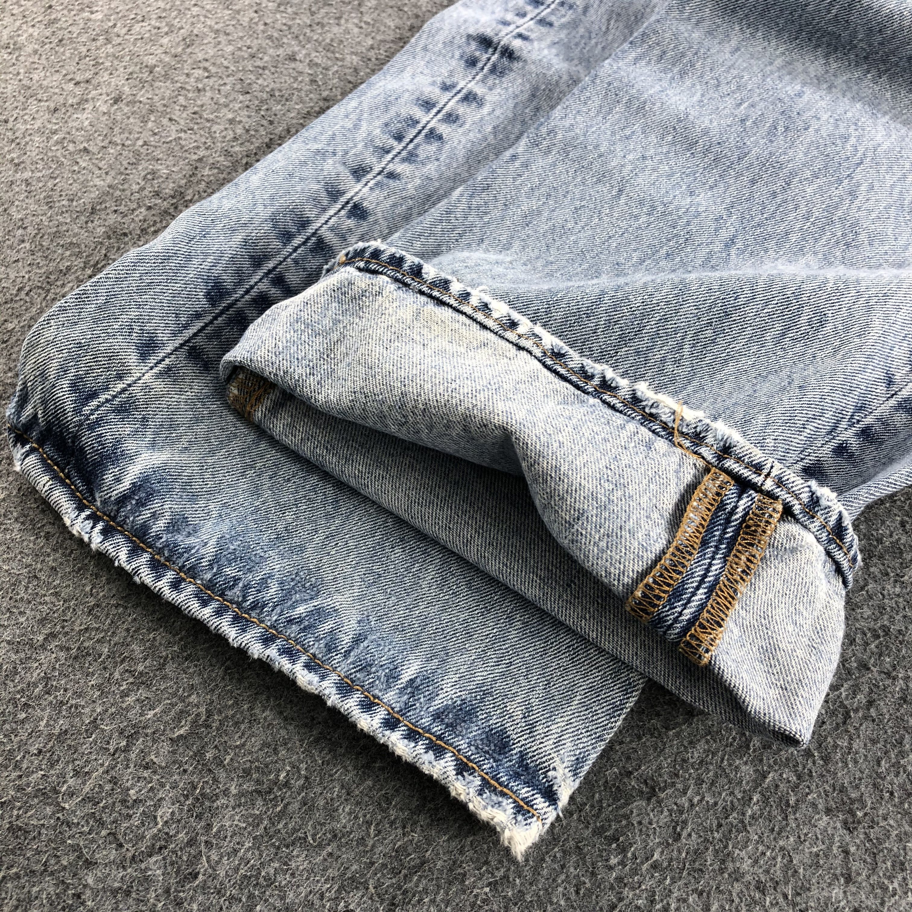 Levi's Vintage Light Wash Levis 501 Jeans- J1366 Size US 37 - 7 Thumbnail